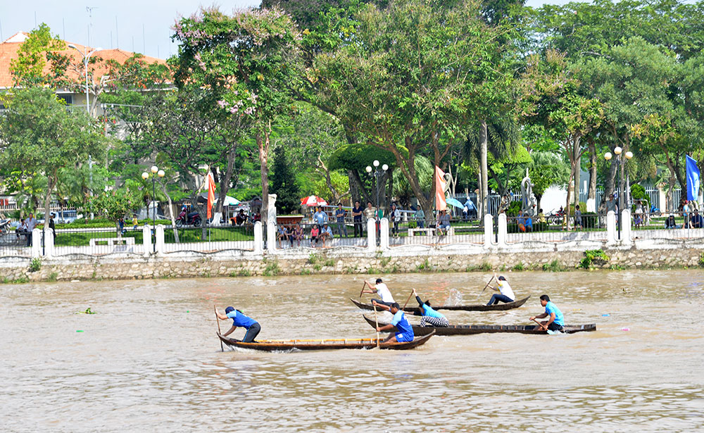 Sôi nổi, hấp dẫn Giải đua xuồng Báo An Giang lần thứ I-2019