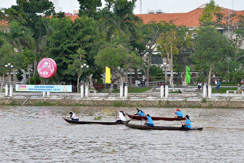 Sôi nổi, hấp dẫn Giải đua xuồng Báo An Giang lần thứ I-2019