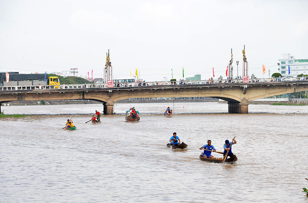 Sôi nổi, hấp dẫn Giải đua xuồng Báo An Giang lần thứ I-2019