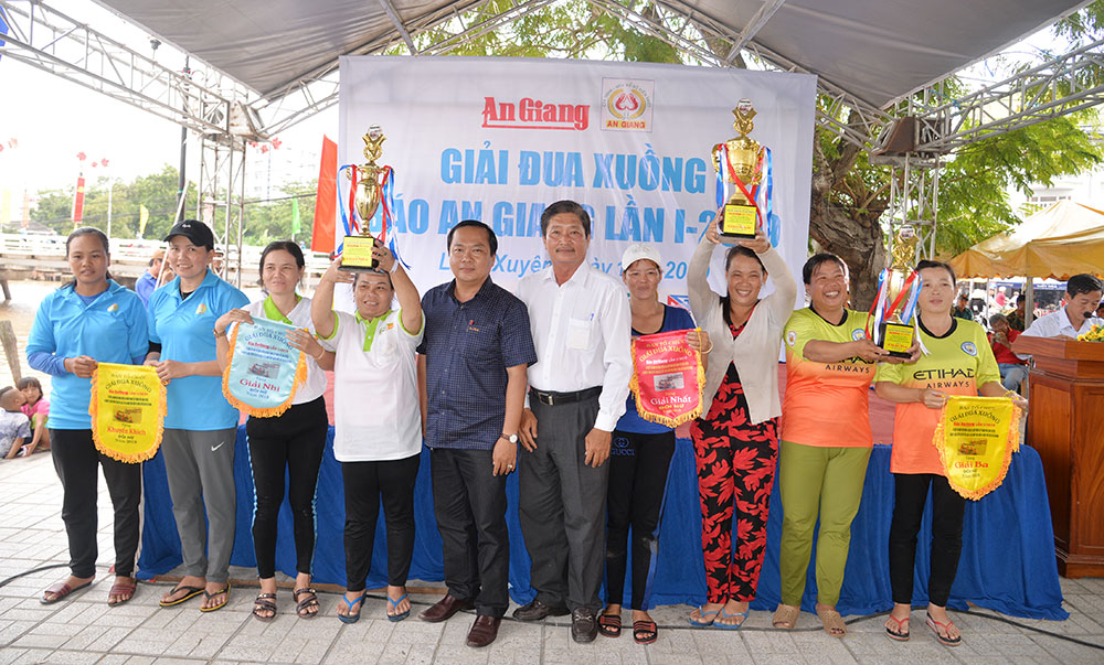 Sôi nổi, hấp dẫn Giải đua xuồng Báo An Giang lần thứ I-2019