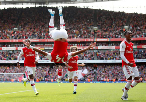 Arsenal 2-1 Burnley: Ceballos lập cú đúp kiến tạo, Arsenal tạm lên ngôi đầu bảng