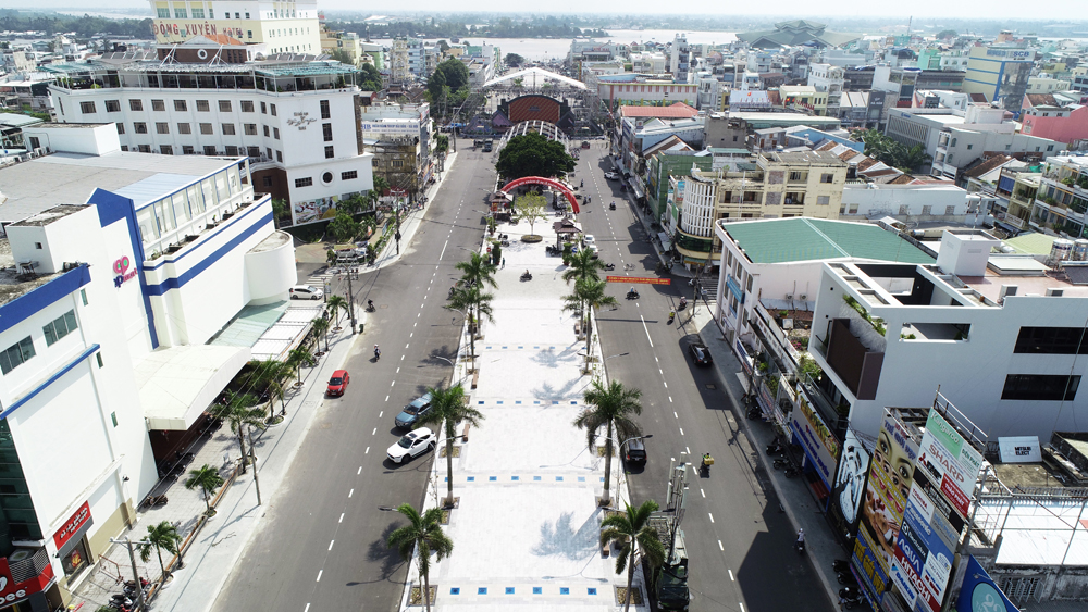 Khánh thành phố đi bộ Hai Bà Trưng, Nguyễn Huệ và dự án nâng cấp đồng bộ các tuyến đường nội ô TP. Long Xuyên