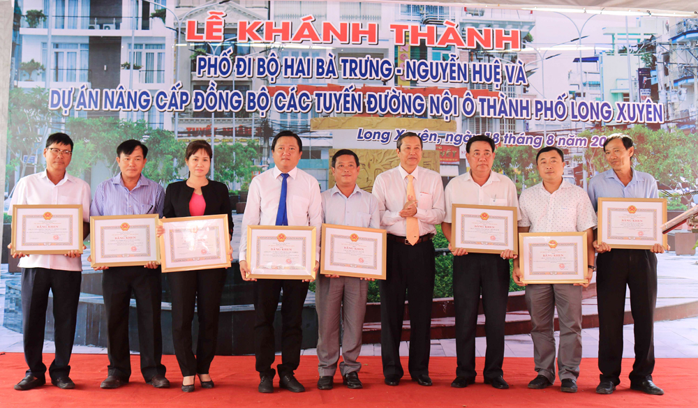 Khánh thành phố đi bộ Hai Bà Trưng, Nguyễn Huệ và dự án nâng cấp đồng bộ các tuyến đường nội ô TP. Long Xuyên