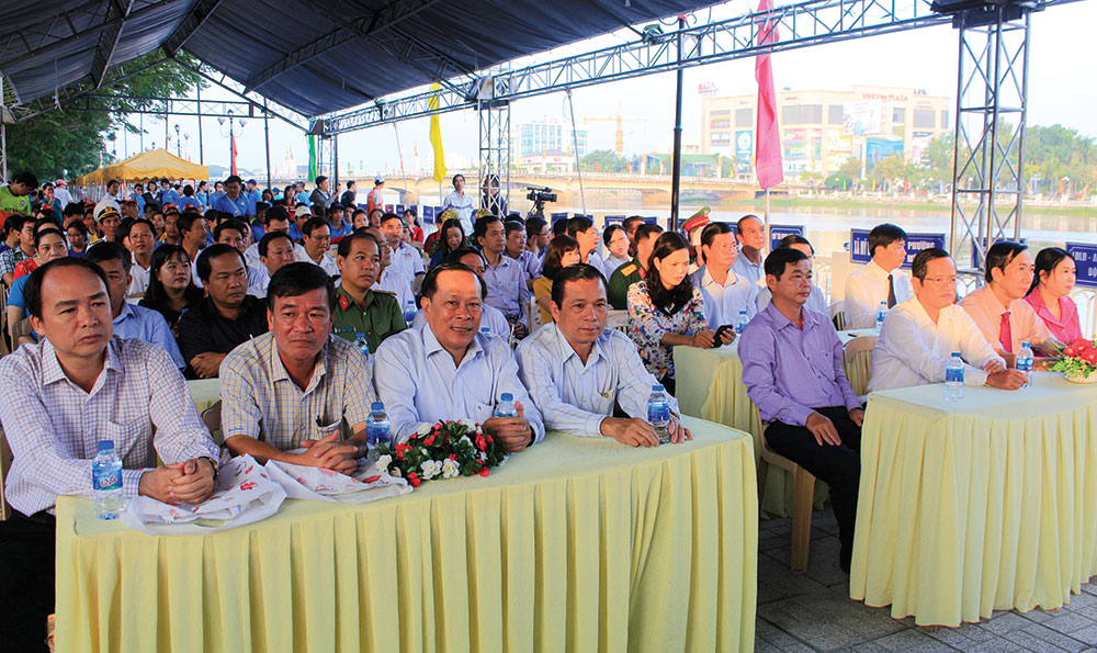 Sôi nổi giải đua xuồng Báo An Giang lần thứ I - 2019 Đại biểu tham dự lễ khai mạc