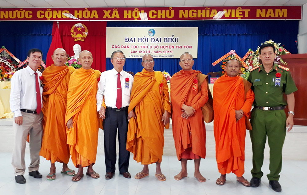 Phát huy vai trò người có uy tín