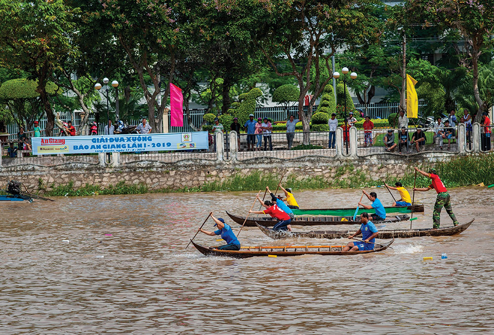 Sôi nổi giải đua xuồng Báo An Giang lần thứ I - 2019 Quyết liệt về đích