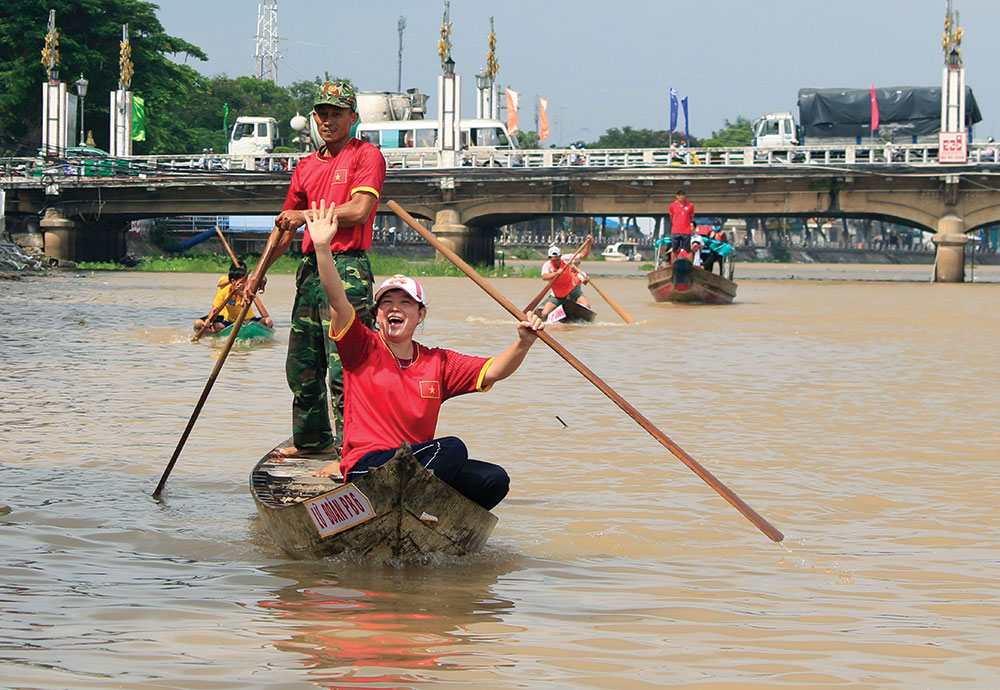Sôi nổi giải đua xuồng Báo An Giang lần thứ I - 2019 Niềm vui chiến thắng