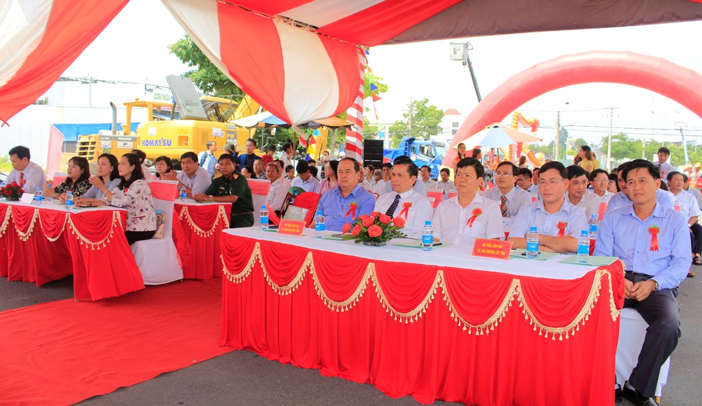Khởi công nâng cấp mở rộng đường Nguyễn Hoàng và thay thế hệ thống đèn chiếu sáng bằng đèn LED