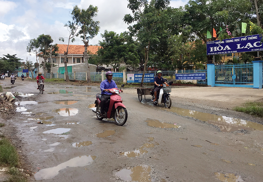 Người dân mong đường K16 sớm duy tu, sửa chữa