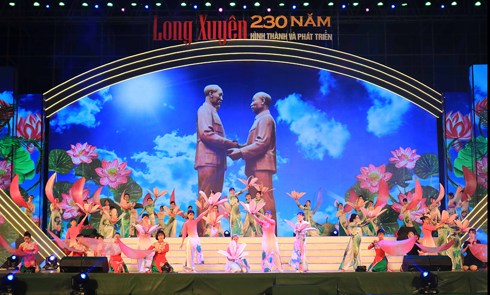 19 giờ 30 phút tối nay (20-8) diễn ra Chương trình Lễ kỷ niệm “Long Xuyên 230 năm hình thành và phát triển” 19 giờ 30 phút tối nay (20-8) diễn ra Chương trình Lễ kỷ niệm “Long Xuyên 230 năm hình thành và phát triển”