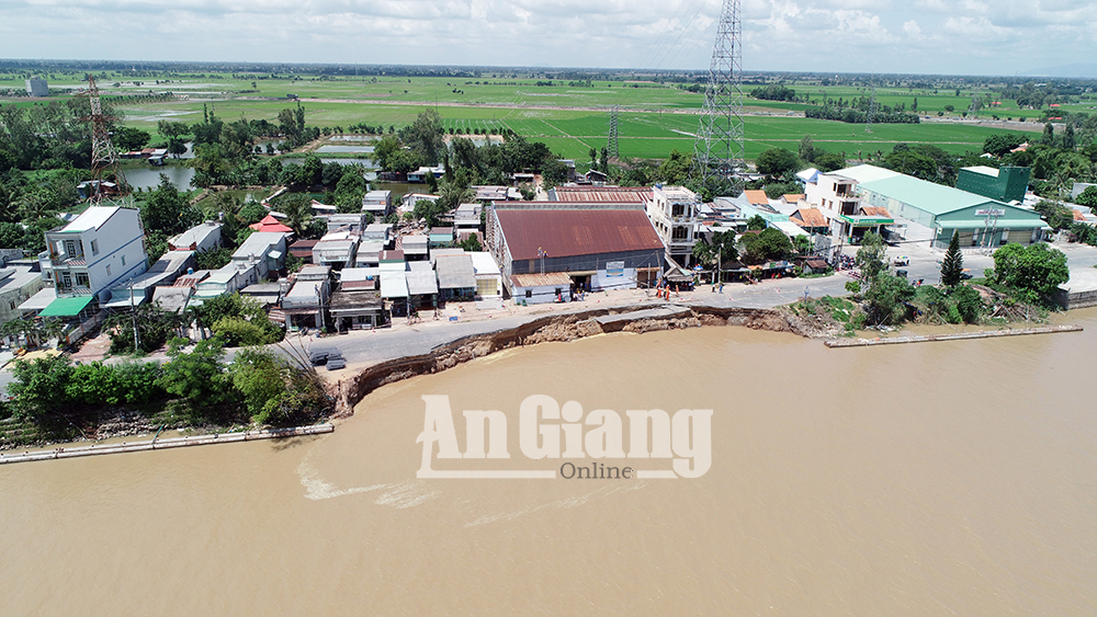 Tạm ứng 24 tỷ đồng từ nguồn ngân sách dự phòng, để xử lý sạt lở khẩn cấp tuyến QL.91 Tạm ứng 24 tỷ đồng từ nguồn ngân sách dự phòng của tỉnh để xử lý sạt lở khẩn cấp tuyến Quốc lộ 91