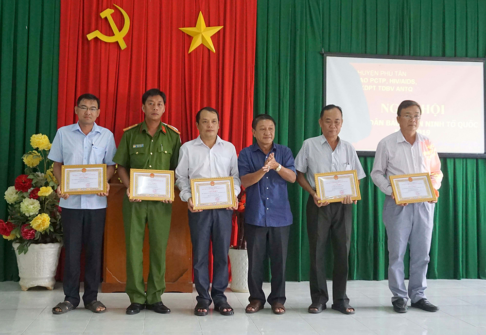 Phú Tân tổ chức “Ngày hội toàn dân bảo vệ an ninh Tổ Quốc 2019” Phú Tân tổ chức “Ngày hội toàn dân bảo vệ an ninh Tổ Quốc 2019”