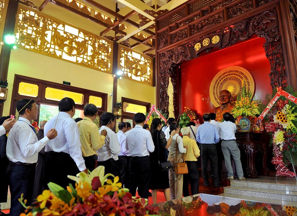 TP. Long Xuyên những ngày Tháng tám rộn ràng