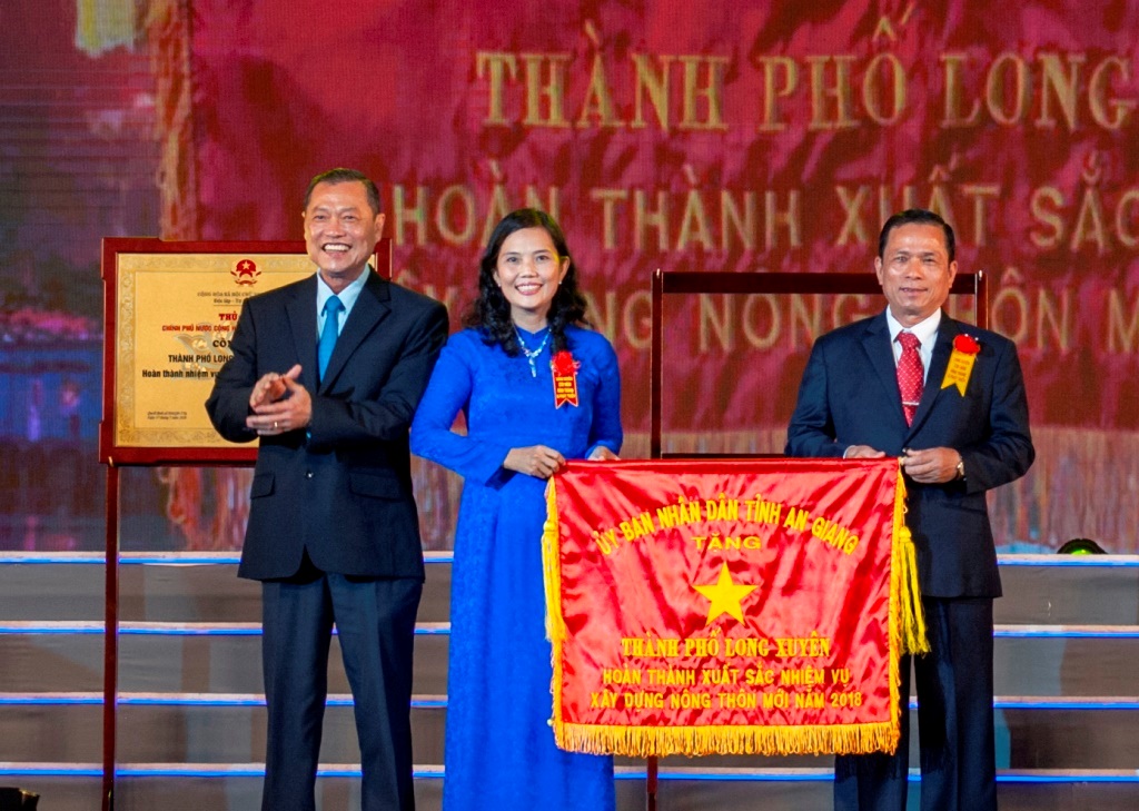 TP. Long Xuyên những ngày Tháng tám rộn ràng