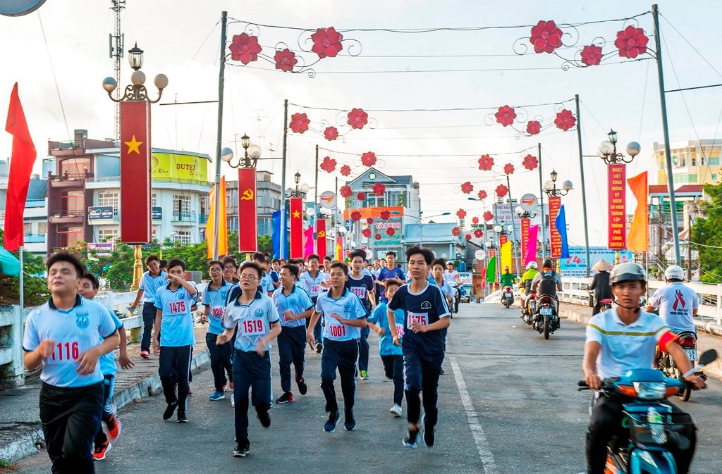 TP. Long Xuyên những ngày Tháng tám rộn ràng