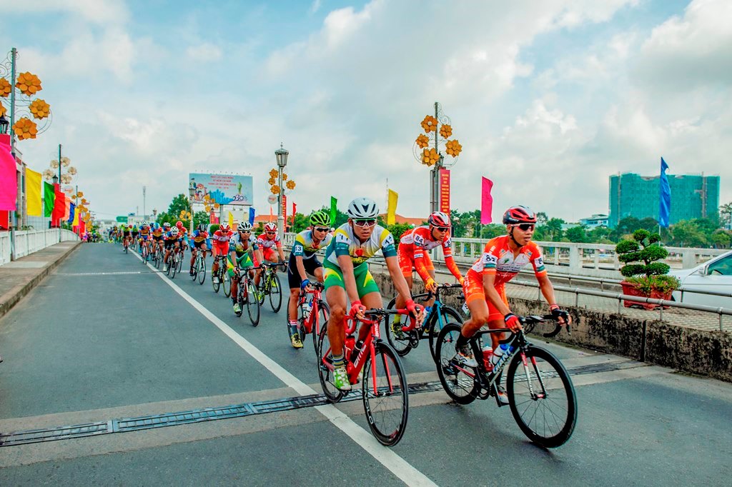 TP. Long Xuyên những ngày Tháng tám rộn ràng