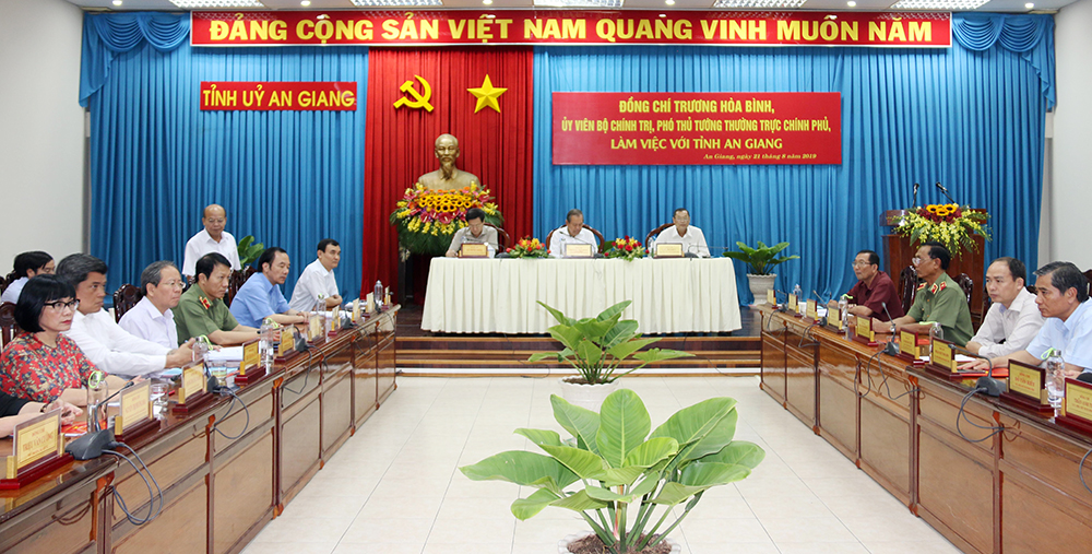 Phó Thủ tướng Thường trực Chính phủ Trương Hòa Bình: Sạt lở trên tuyến QL.91 là diễn biến thiên tai nguy hiểm… Phó Thủ tướng Thường trực Chính phủ Trương Hòa Bình: Sạt lở trên tuyến QL.91 là diễn biến thiên tai nguy hiểm…