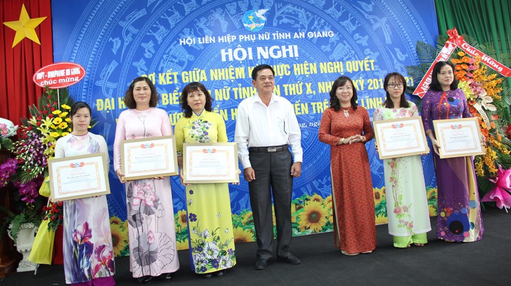 Hội Liên hiệp Phụ nữ tỉnh: Sơ kết giữa nhiệm kỳ