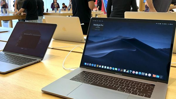 Ngoài MacBook Pro 15 inch, thiết bị nào còn bị cấm mang lên máy bay?