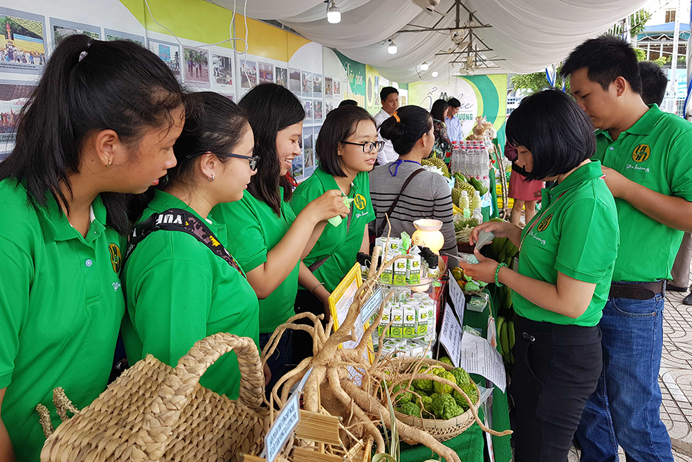 Phó Bí thư Thường trực Tỉnh ủy, Chủ tịch HĐND tỉnh Võ Anh Kiệt: Lãnh đạo tỉnh mong muốn Tri Tôn ngày càng giàu đẹp, văn minh Mong Tri Tôn ngày càng giàu đẹp, văn minh