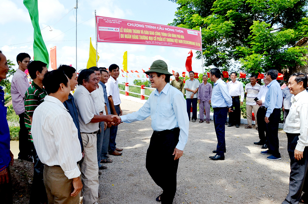Khánh thành 12 cầu nông thôn do nguyên Chủ tịch nước Trương Tấn Sang vận động tài trợ Khánh thành 12 cầu nông thôn do nguyên Chủ tịch nước Trương Tấn Sang vận động tài trợ