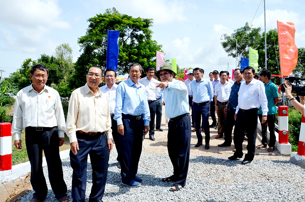 Khánh thành 12 cầu nông thôn do nguyên Chủ tịch nước Trương Tấn Sang vận động tài trợ Khánh thành 12 cầu nông thôn do nguyên Chủ tịch nước Trương Tấn Sang vận động tài trợ