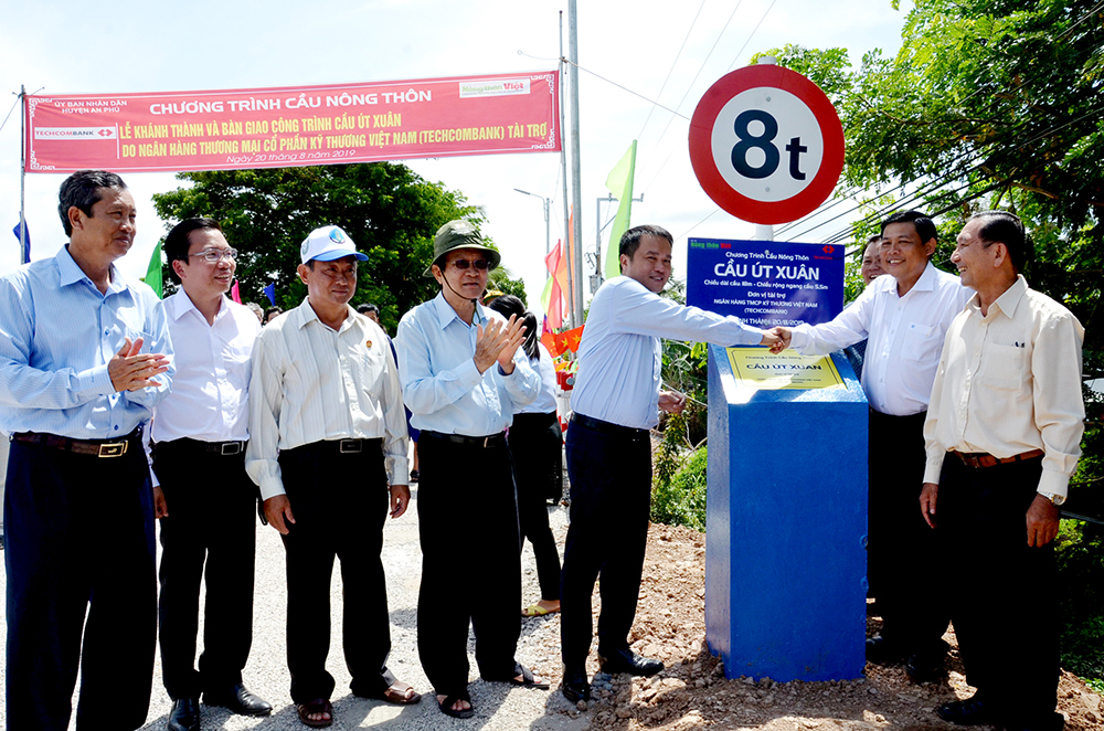 Khánh thành 12 cầu nông thôn do nguyên Chủ tịch nước Trương Tấn Sang vận động tài trợ Khánh thành 12 cầu nông thôn do nguyên Chủ tịch nước Trương Tấn Sang vận động tài trợ