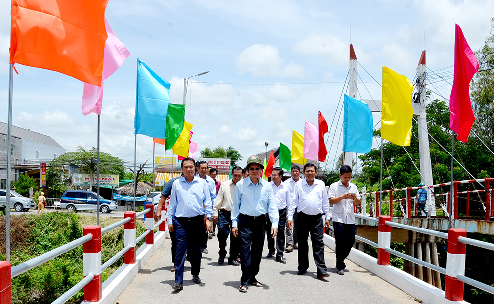 Khánh thành 12 cầu nông thôn do nguyên Chủ tịch nước Trương Tấn Sang vận động tài trợ Khánh thành 12 cầu nông thôn do nguyên Chủ tịch nước Trương Tấn Sang vận động tài trợ