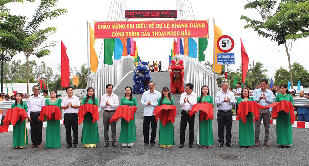Thoại Sơn ngày mới! Những cây cầu vững chắc nối nhịp bờ vui, tạo điều kiện trong giao thương, đi lại của người dân
