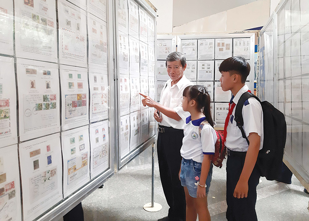 Nuôi dưỡng tình yêu quê hương, đất nước qua những con tem