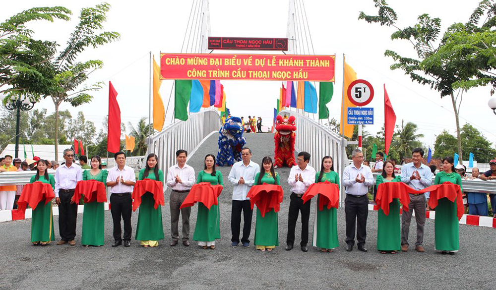 Thoại Sơn công bố quyết định đạt chuẩn nông thôn mới và kỷ niệm 40 năm ngày tái lập huyện Thoại Sơn công bố quyết định đạt chuẩn nông thôn mới và kỷ niệm 40 năm tái lập huyện