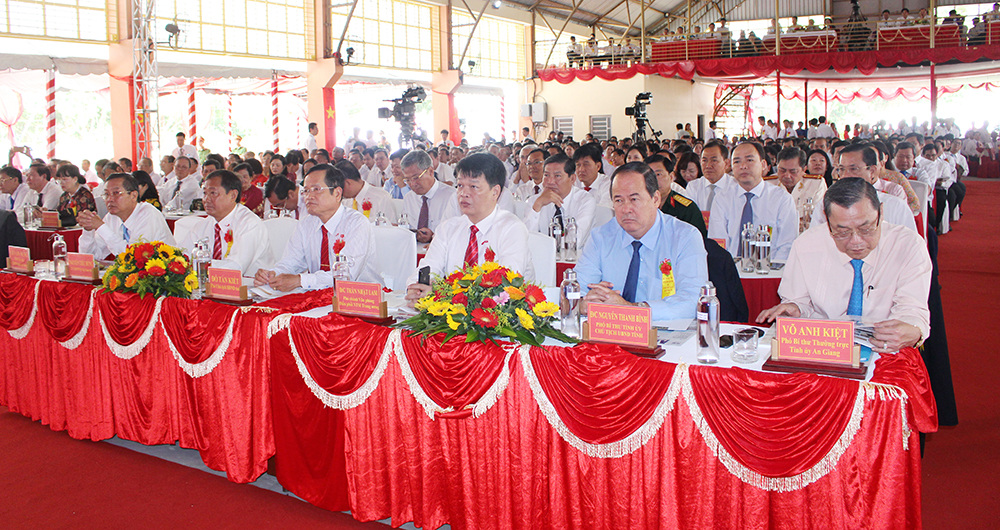 Thoại Sơn công bố quyết định đạt chuẩn nông thôn mới và kỷ niệm 40 năm ngày tái lập huyện Thoại Sơn công bố quyết định đạt chuẩn nông thôn mới và kỷ niệm 40 năm tái lập huyện