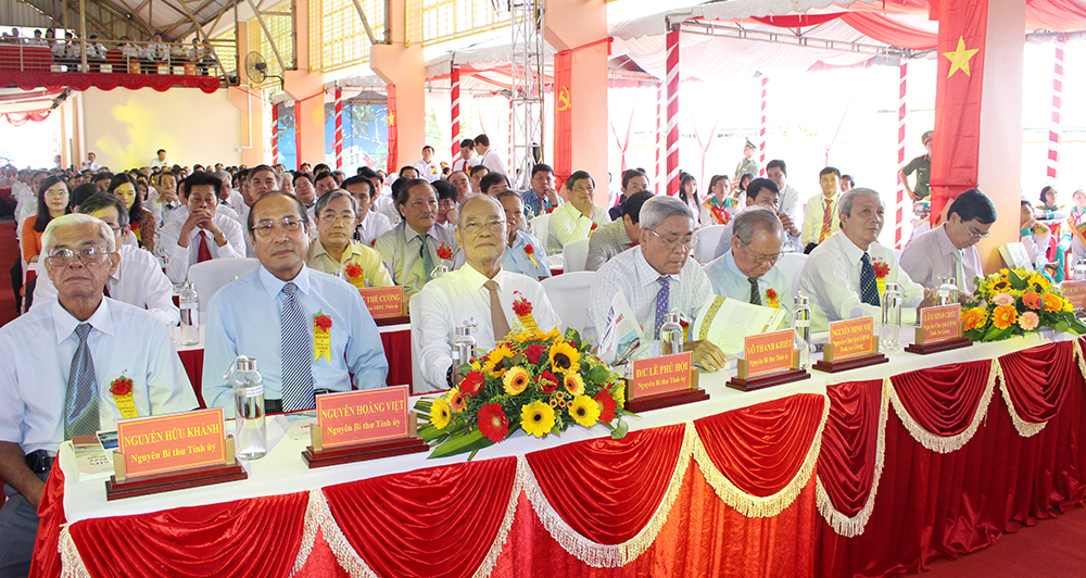 Thoại Sơn công bố quyết định đạt chuẩn nông thôn mới và kỷ niệm 40 năm ngày tái lập huyện Thoại Sơn công bố quyết định đạt chuẩn nông thôn mới và kỷ niệm 40 năm tái lập huyện