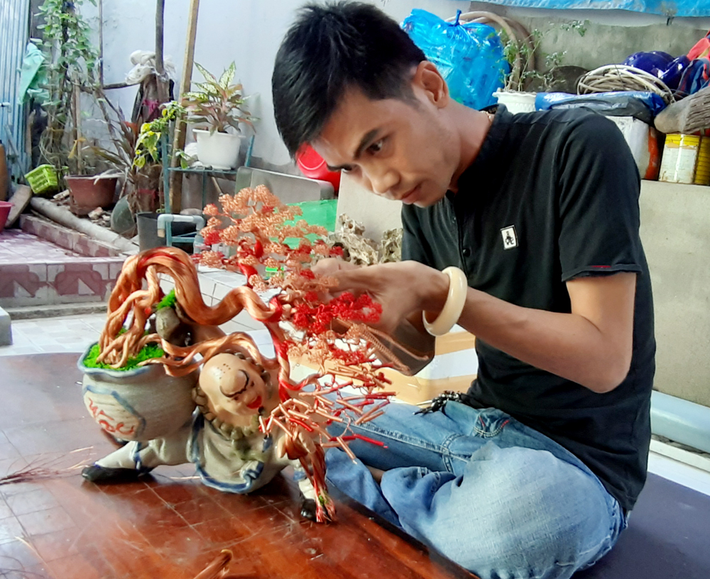 Độc đáo bonsai làm từ... dây đồng
