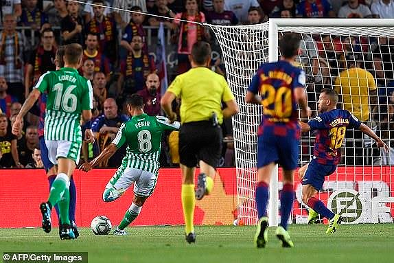 Griezmann khai hỏa, Barca ’trút giận’ lên Real Betis