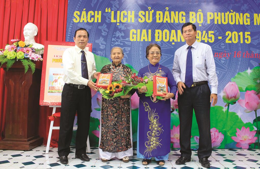 Ba chữ “tiên” và một quyển sách