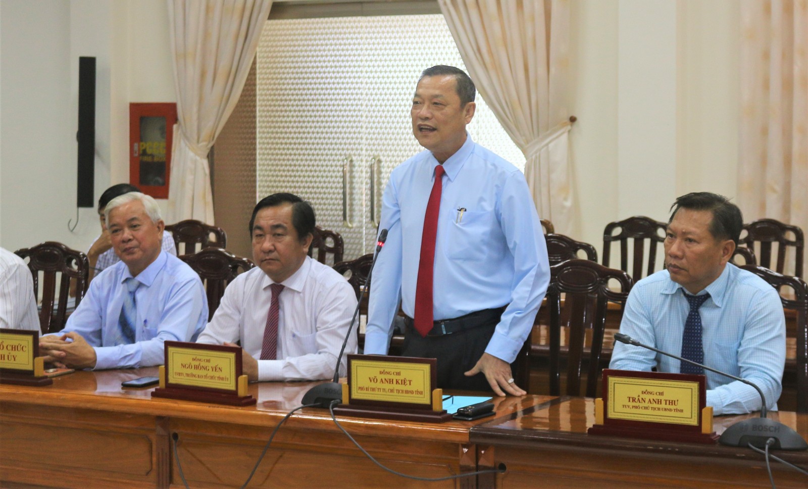 Trao quyết định cán bộ thuộc diện Ban Thường vụ Tỉnh ủy quản lý Trao quyết định cán bộ thuộc diện Ban Thường vụ Tỉnh ủy quản lý