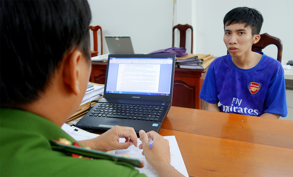 Giả mạo công an để “chạy án” Giả mạo công an để “chạy án”