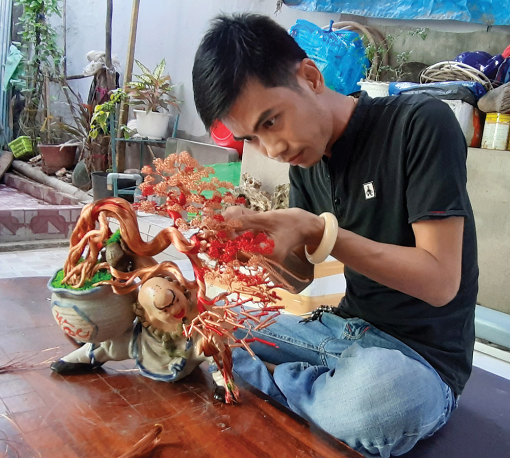 “Hô biến” dây đồng thành tác phẩm bon-sai nghệ thuật
