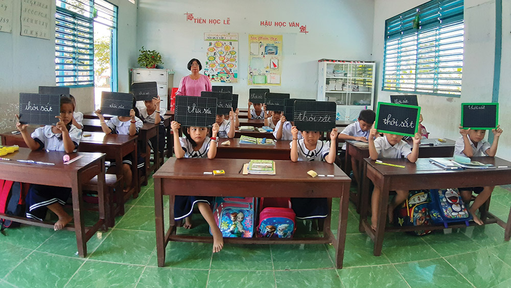 Thăm lớp học xứ cồn những ngày đầu năm học