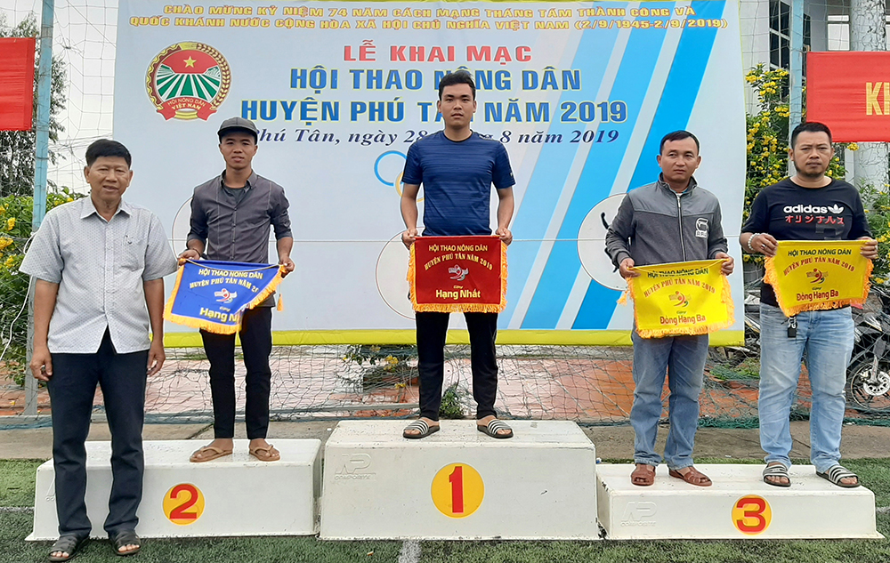 Bế mạc Hội thao nông dân Phú Tân Phú Tân bế mạc hội thao nông dân