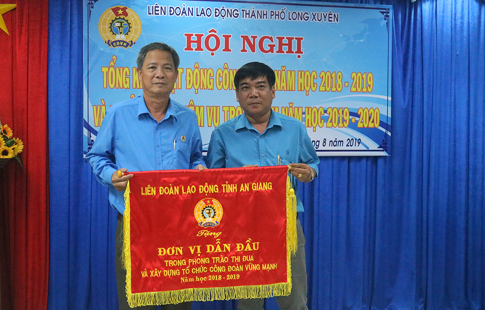 Tổng kết hoạt động Công đoàn giáo dục TP Long Xuyên năm học 2018- 2019 Công đoàn giáo dục TP Long Xuyên: Nhiều thành tích nổi bật trong phong trào thi đua