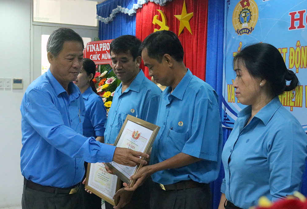 Tổng kết hoạt động Công đoàn giáo dục TP Long Xuyên năm học 2018- 2019 Công đoàn giáo dục TP Long Xuyên: Nhiều thành tích nổi bật trong phong trào thi đua