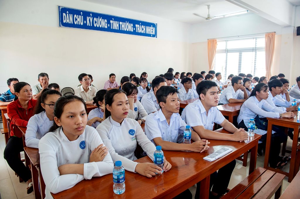 Hội Khuyến học An Giang trao học bổng Quỹ Từ thiện Trí Tuệ năm học 2019- 2020