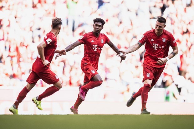 Dortmund thua thảm trước tân binh, Bayern thắng 'hủy diệt'