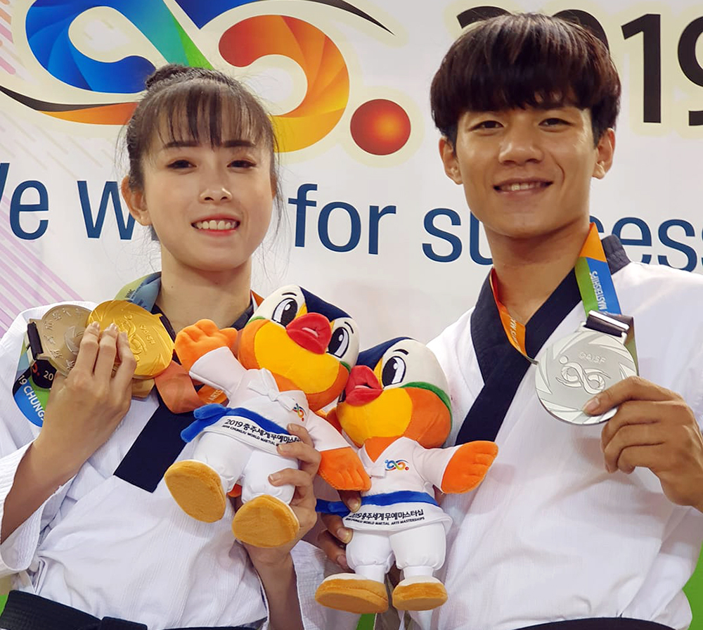 Hứa Văn Huy và Châu Tuyết Vân giành huy chương bạc tại Đại hội Võ thuật thế giới Chungju 2019