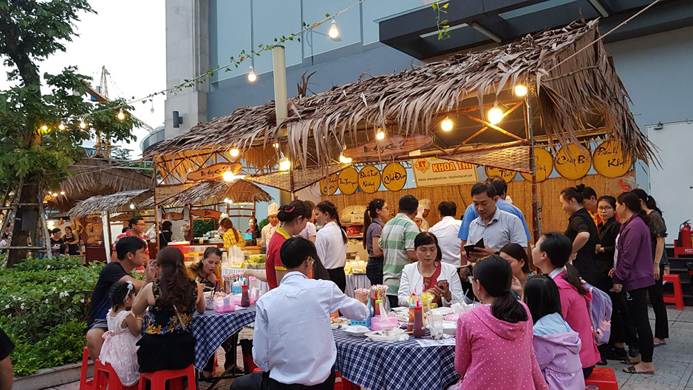 “Chợ phiên ẩm thực đường phố” thu hút gần 2.500 lượt khách “Chợ phiên ẩm thực đường phố” thu hút gần 2.500 lượt khách