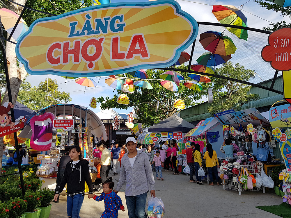 Hấp dẫn chương trình Giá lợi ích thiết thực kết hợp “Chợ la làng” giữa lòng siêu thị Hấp dẫn chương trình Giá lợi ích thiết thực kết hợp “Chợ la làng” giữa lòng siêu thị