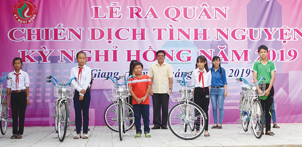 Tuổi trẻ Đoàn khối Cơ quan và Doanh nghiệp tỉnh phát huy vai trò là đội hậu bị tin cậy của Đảng Tuổi trẻ Đoàn khối Cơ quan và Doanh nghiệp tỉnh phát huy vai trò là đội hậu bị tin cậy của Đảng
