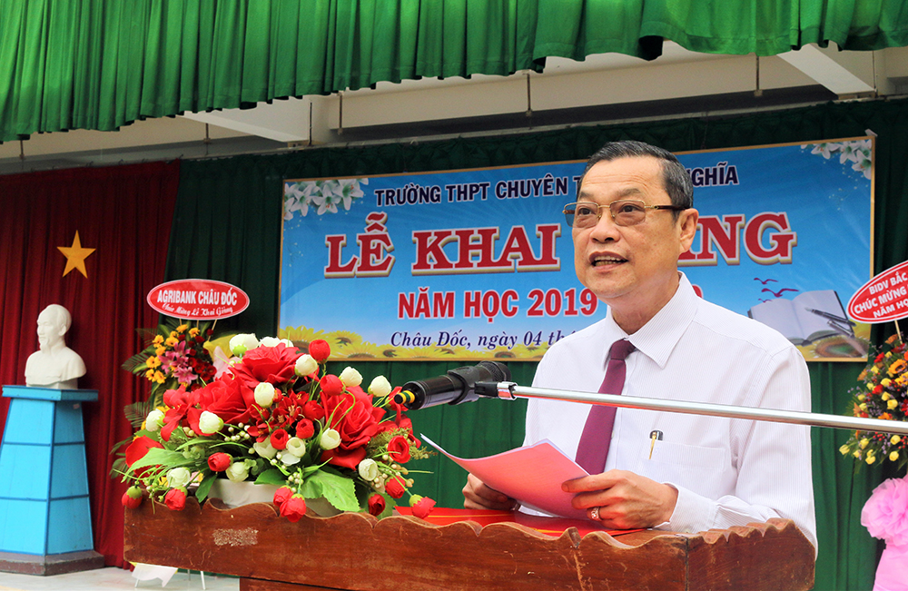 Trường THPT chuyên Thủ Khoa Nghĩa khai giảng năm học mới
